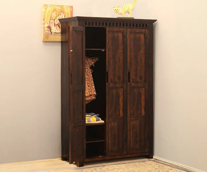 Sheesham Wardrobe Placement Ideas for Small Bedrooms